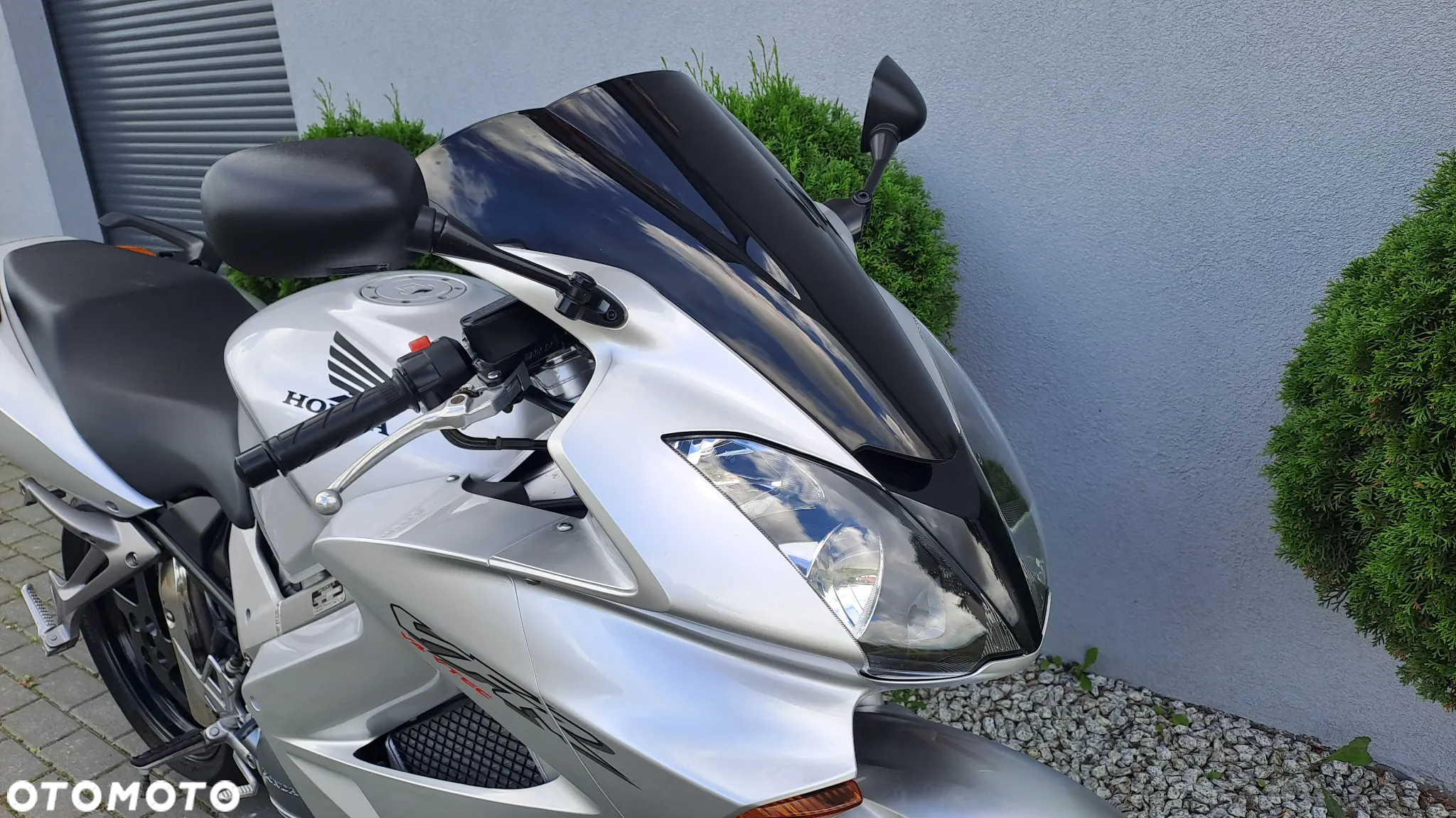 Honda VFR - 8