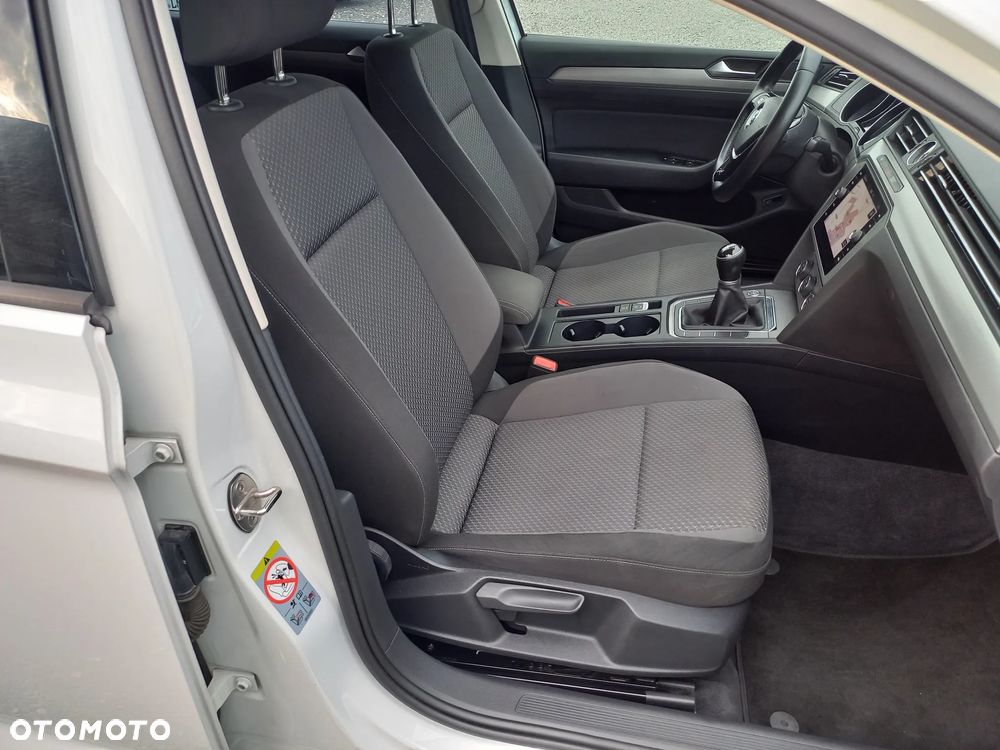 Volkswagen Passat - 17