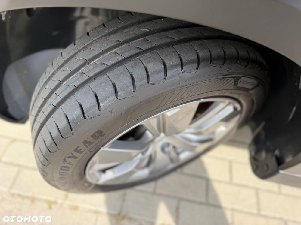 Peugeot 2008 BlueHDi 100 STOP & START Signature - 28