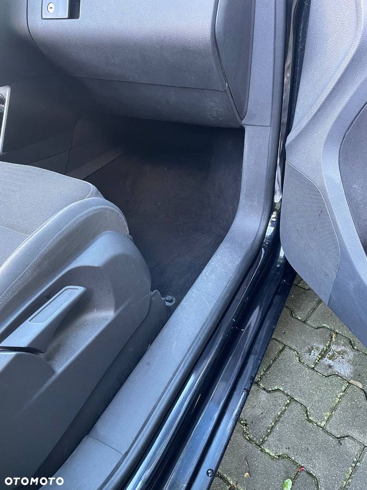 Volkswagen Touran - 26