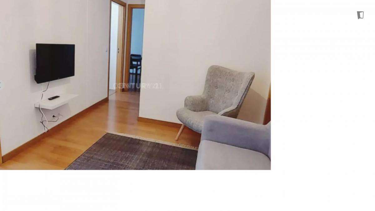 Quarto - localizado em Arregaça Coimbra - Grande imagem: 5/11