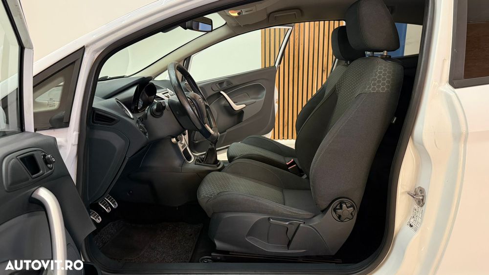 Ford Fiesta 1.6 TDCi Ghia - 16