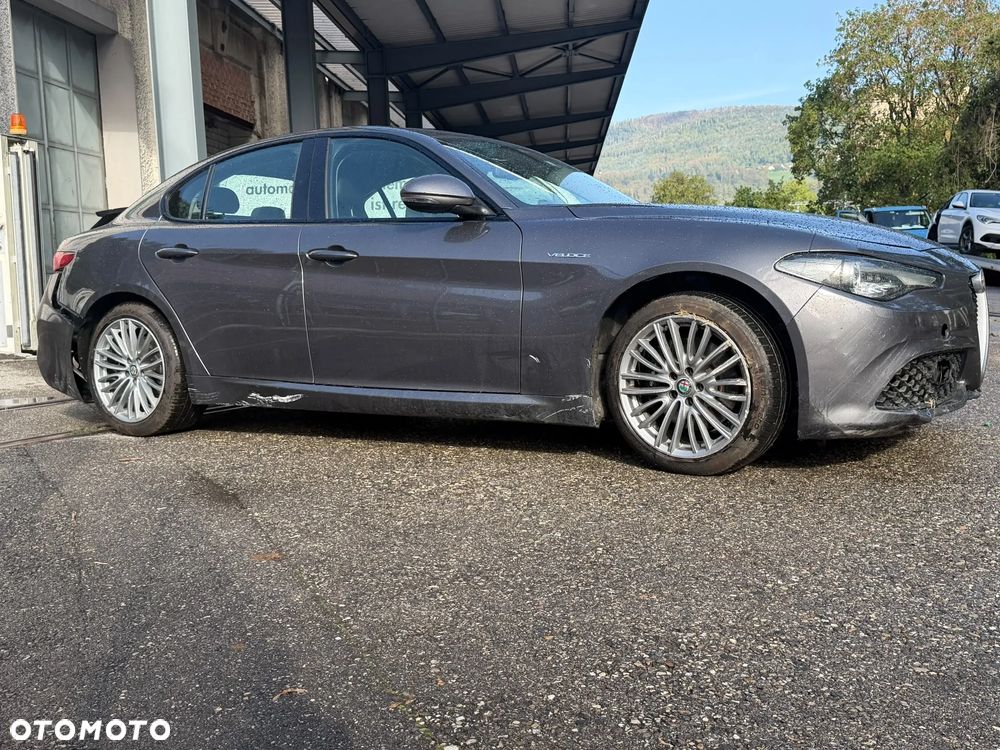 Alfa Romeo Giulia - 8