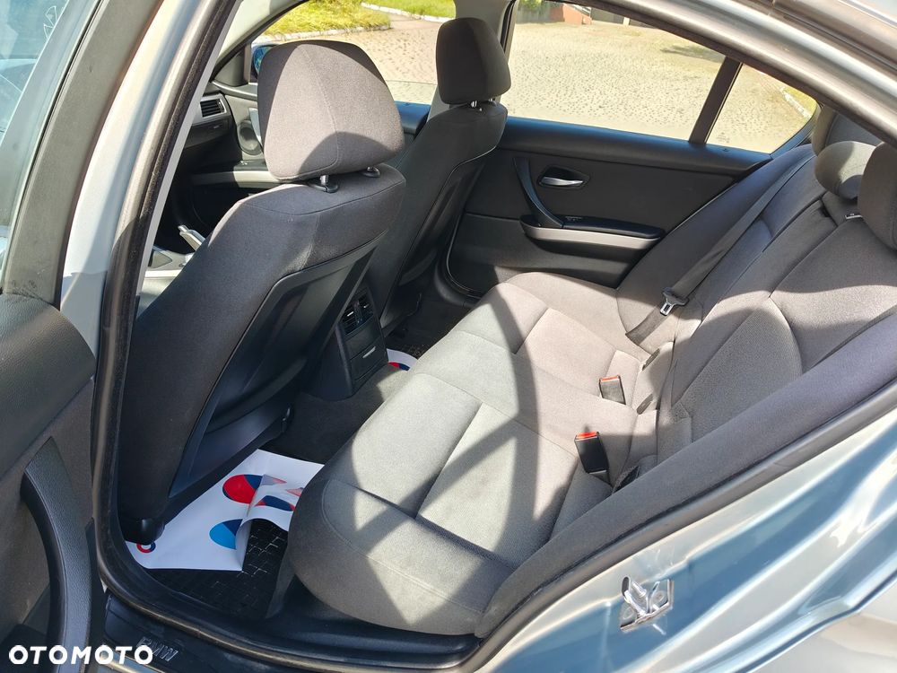 BMW Seria 3 320i - 11