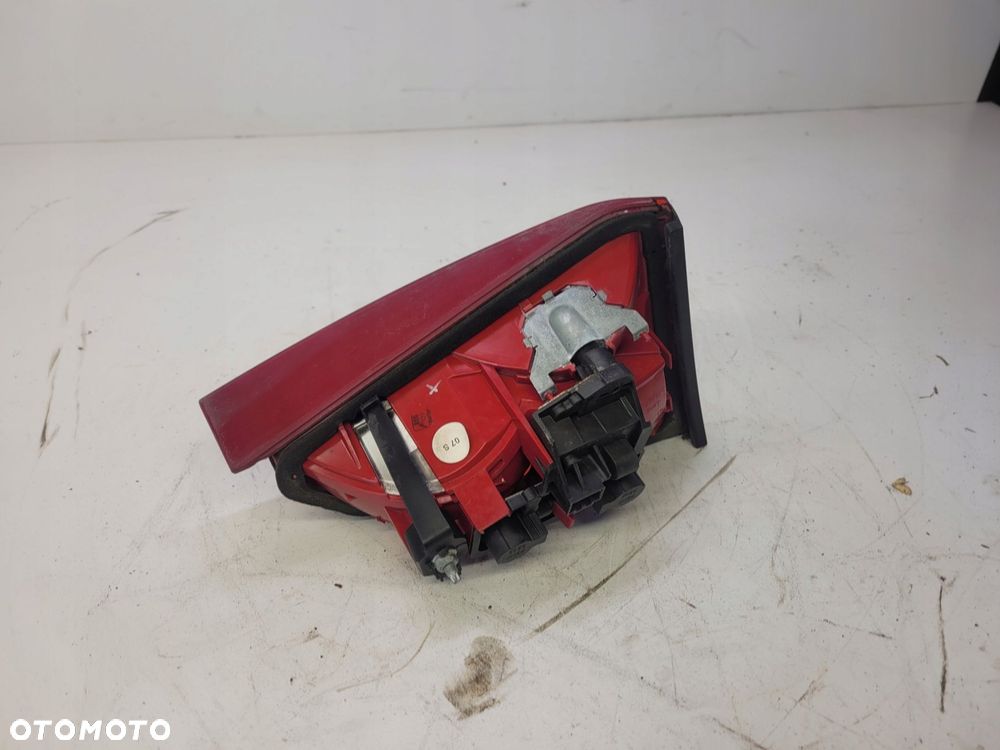LAMPA PRAWY TYŁ W KLAPE AUDI A4 B8 SEDA 8K5945094 - 5
