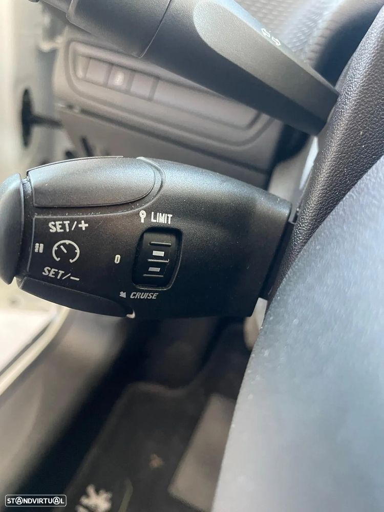 Peugeot 2008 1.2 VTi Access - 21