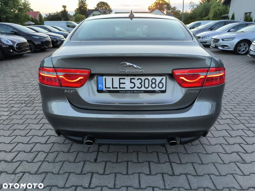Jaguar XE 2.0 T Prestige - 24