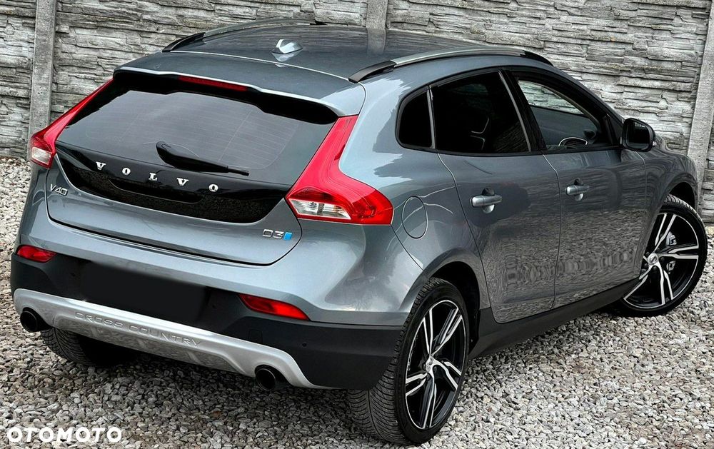 Volvo V40 Cross Country - 13