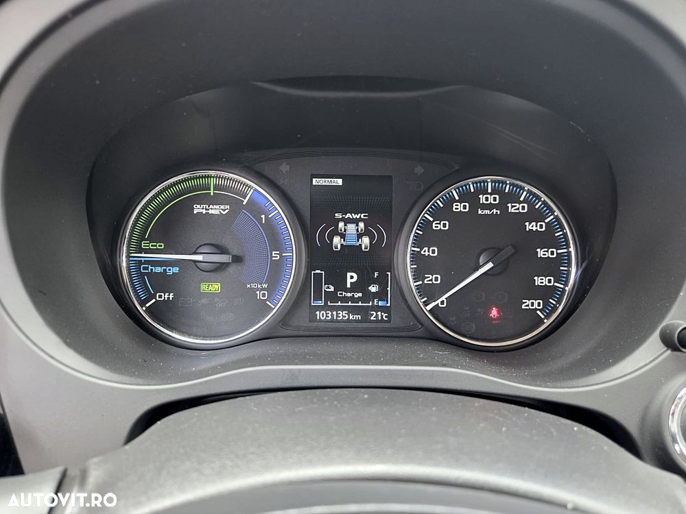 Mitsubishi Outlander - 13