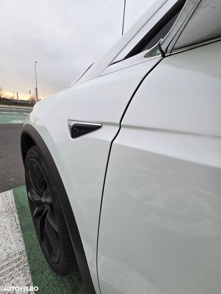 Tesla Model X - 13