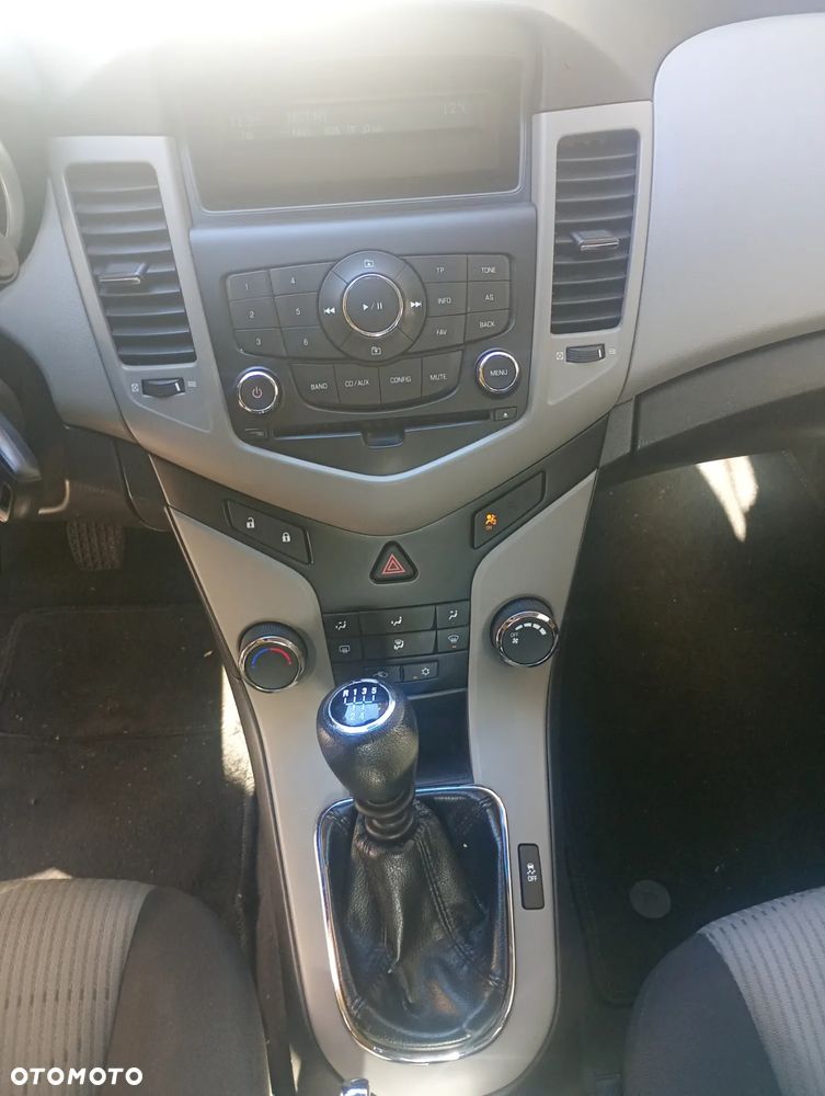 Chevrolet Cruze 1.6 LT - 10