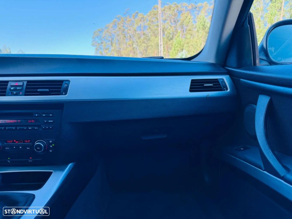 BMW 320 d Coupe - 32
