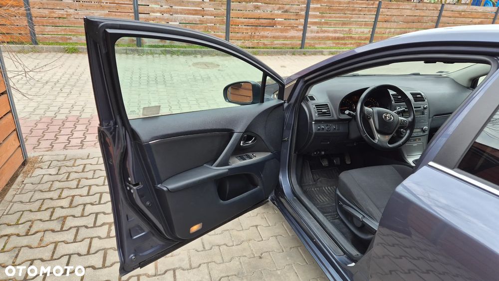 Toyota Avensis - 11