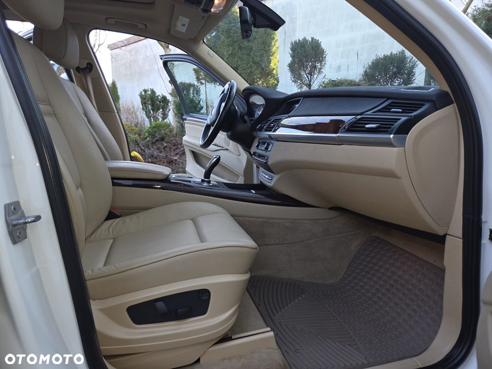 BMW X5 xDrive35i Edition Exclusive - 28