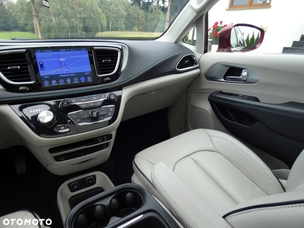 Chrysler Pacifica - 28