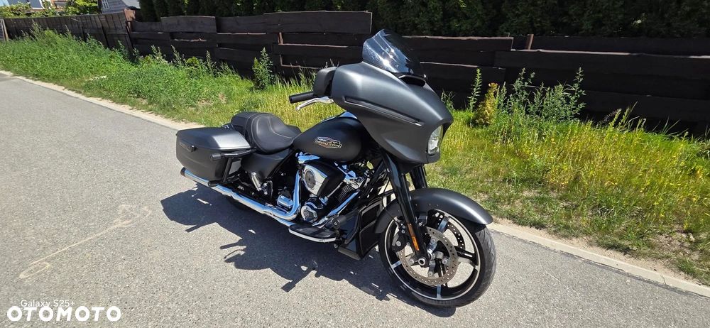 Harley-Davidson Touring Street Glide - 11