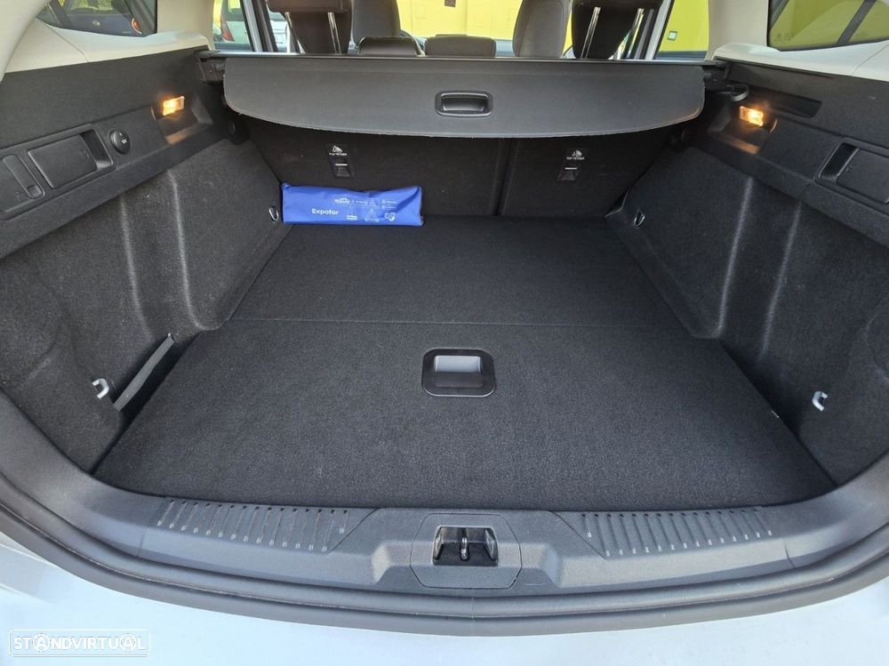 Ford Focus SW 1.5 TDCi EcoBlue Active - 11