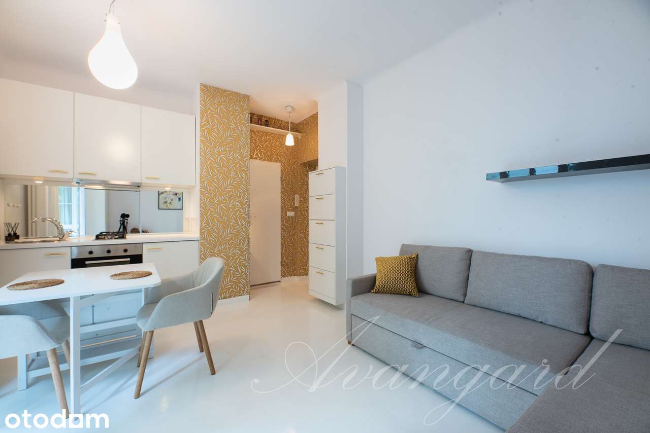 Przy Pl. Grunwaldzkim, urocze studio z balkonem.