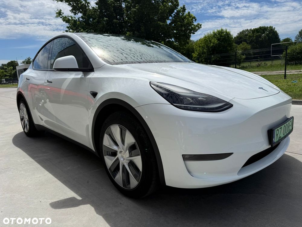 Tesla Model Y - 10