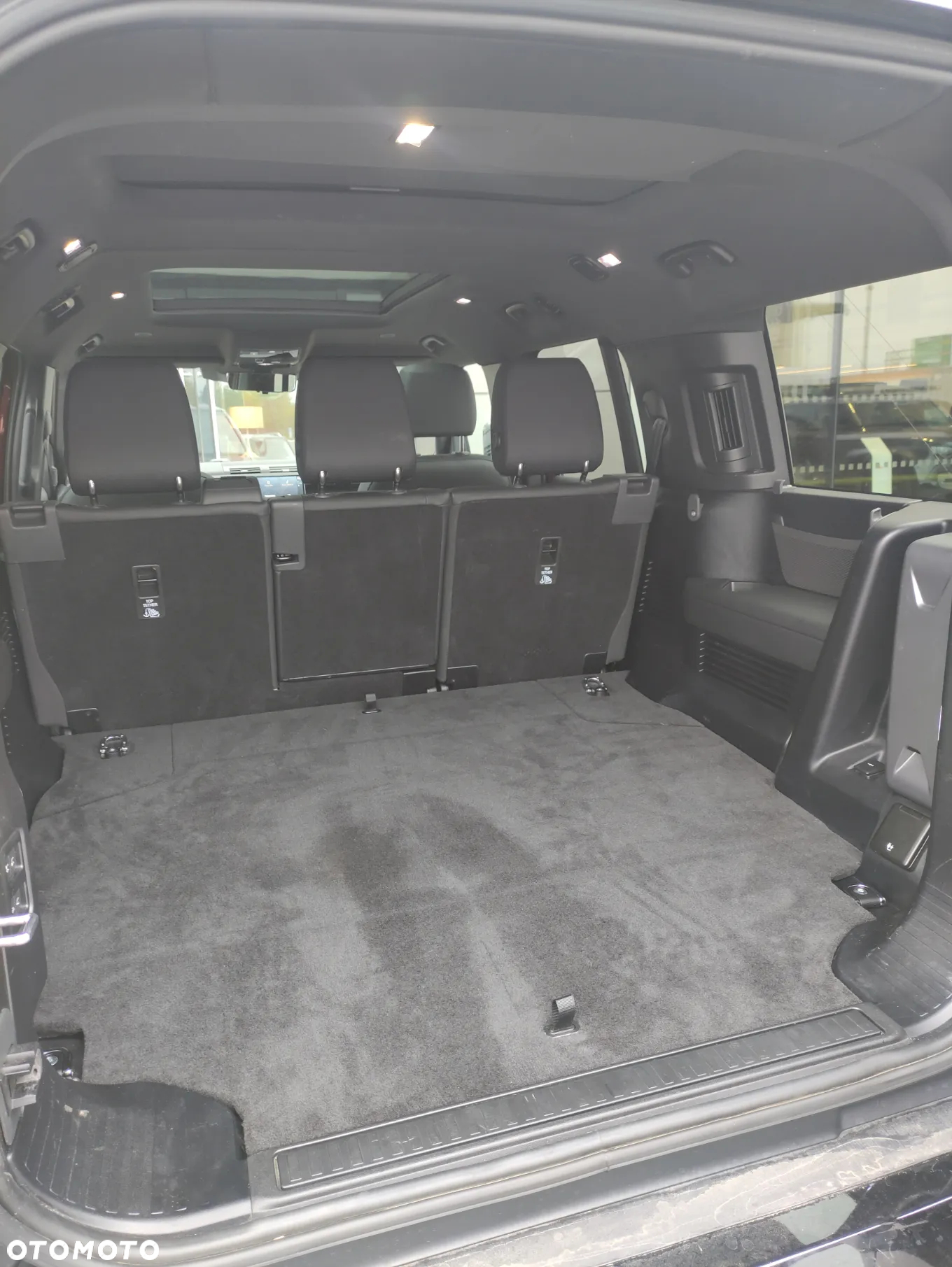 Land Rover Defender - 20