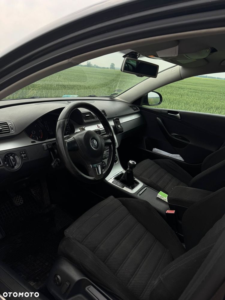 Volkswagen Passat - 12