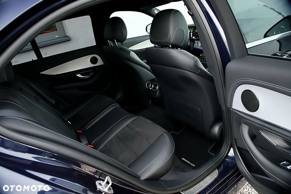 Mercedes-Benz Klasa E 220 d 4-Matic 9G-TRONIC - 23