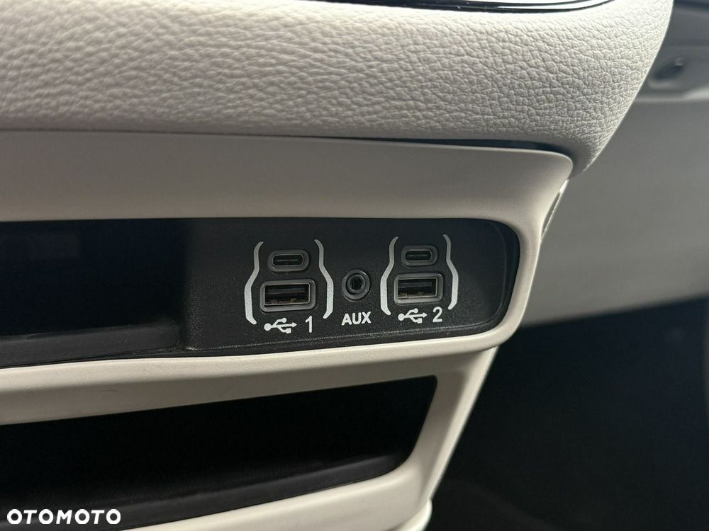 Chrysler Pacifica - 34