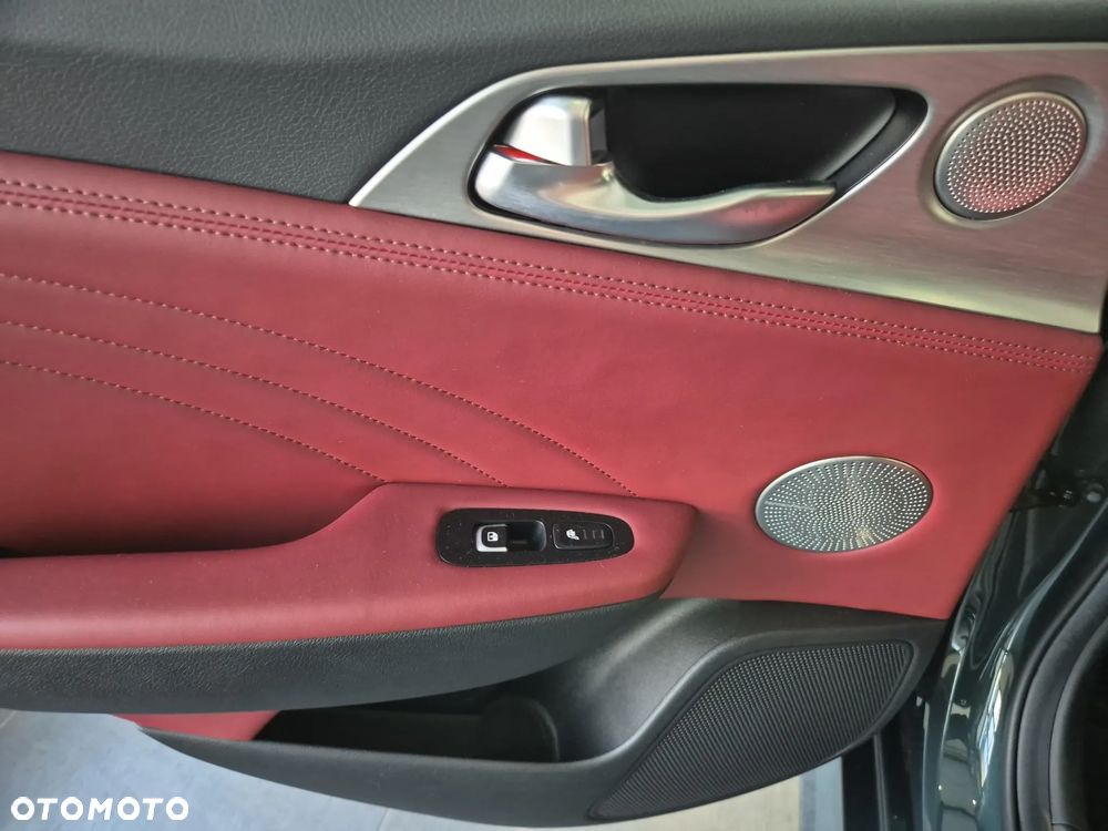 Kia Stinger 3.3 T-GDI V6 GT AWD - 24
