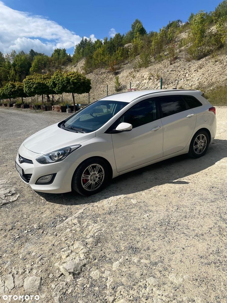 Hyundai i30 blue Kombi 1.6 CRDi Classic Navigation - 4