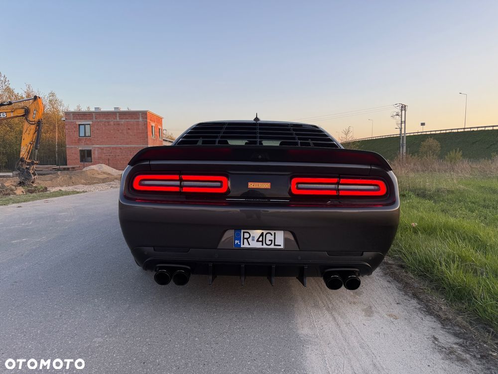 Dodge Challenger - 7