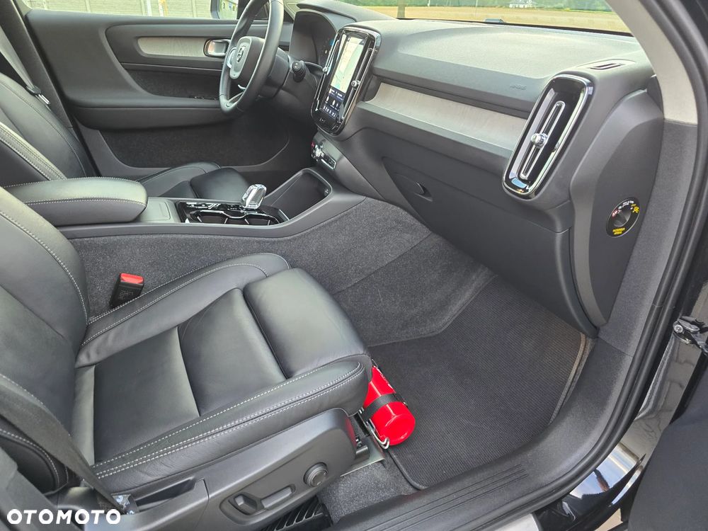 Volvo XC 40 B4 B DKG Plus Dark - 27