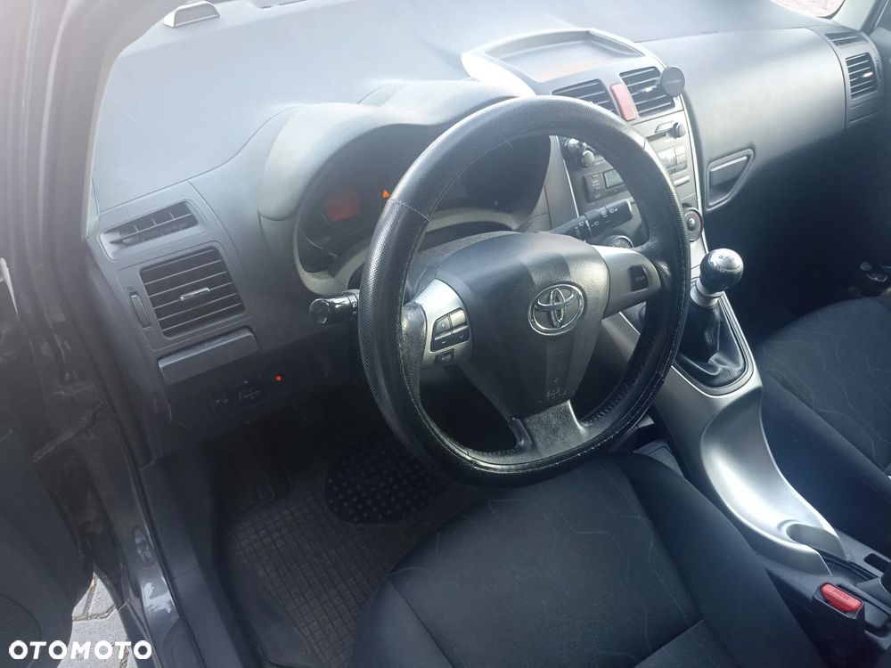 Toyota Auris 1.33 VVT-i Active - 4