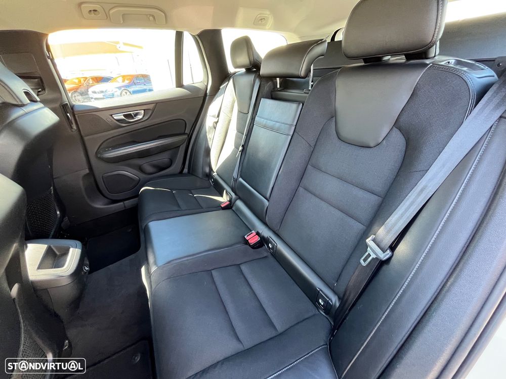 Volvo V60 2.0 D3 Momentum Plus - 50