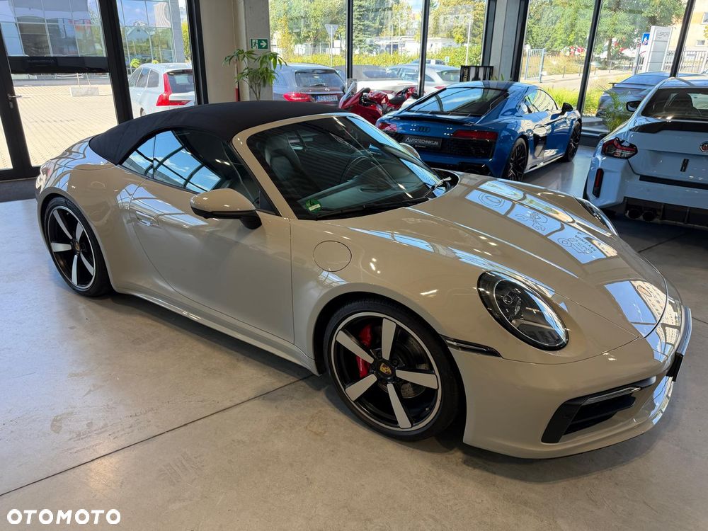 Porsche 911 Carrera 4S - 28