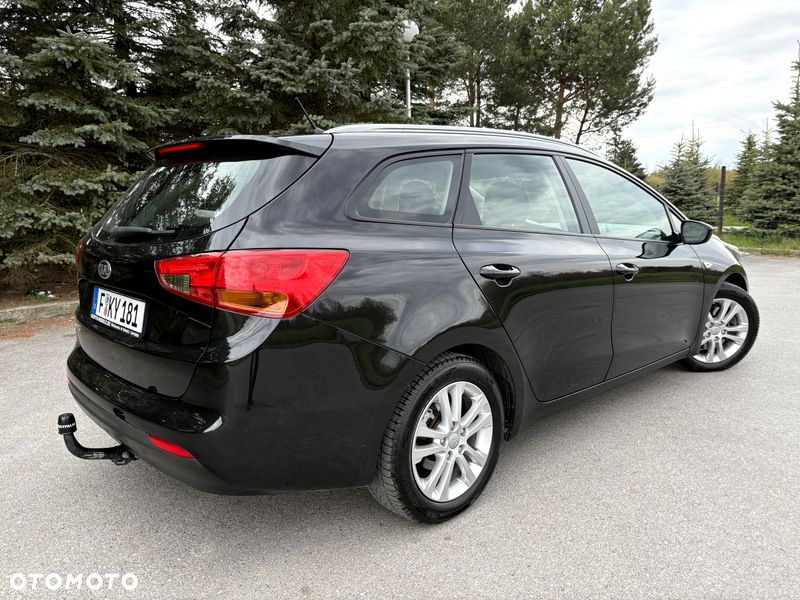 Kia Ceed 1.6 GDI Dream Team Edition - 4