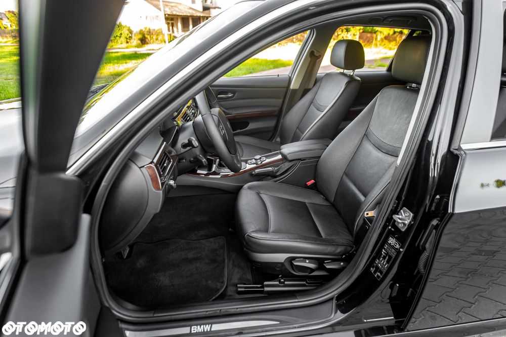 BMW Seria 3 325i xDrive Edition Exclusive - 7