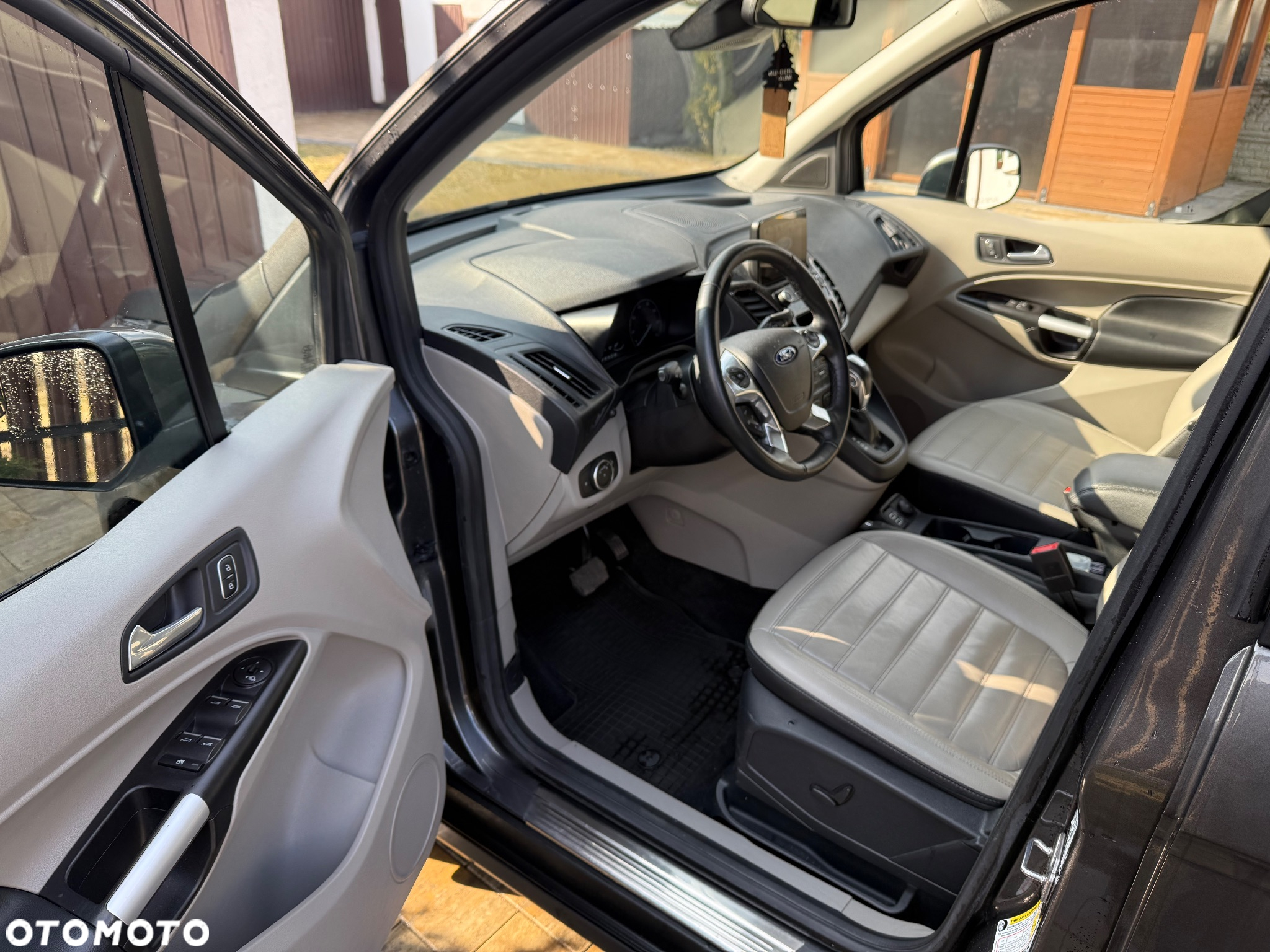 Ford Tourneo Connect Grand - 18