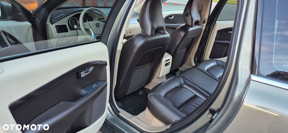 Volvo XC 70 D5 AWD Summum - 8
