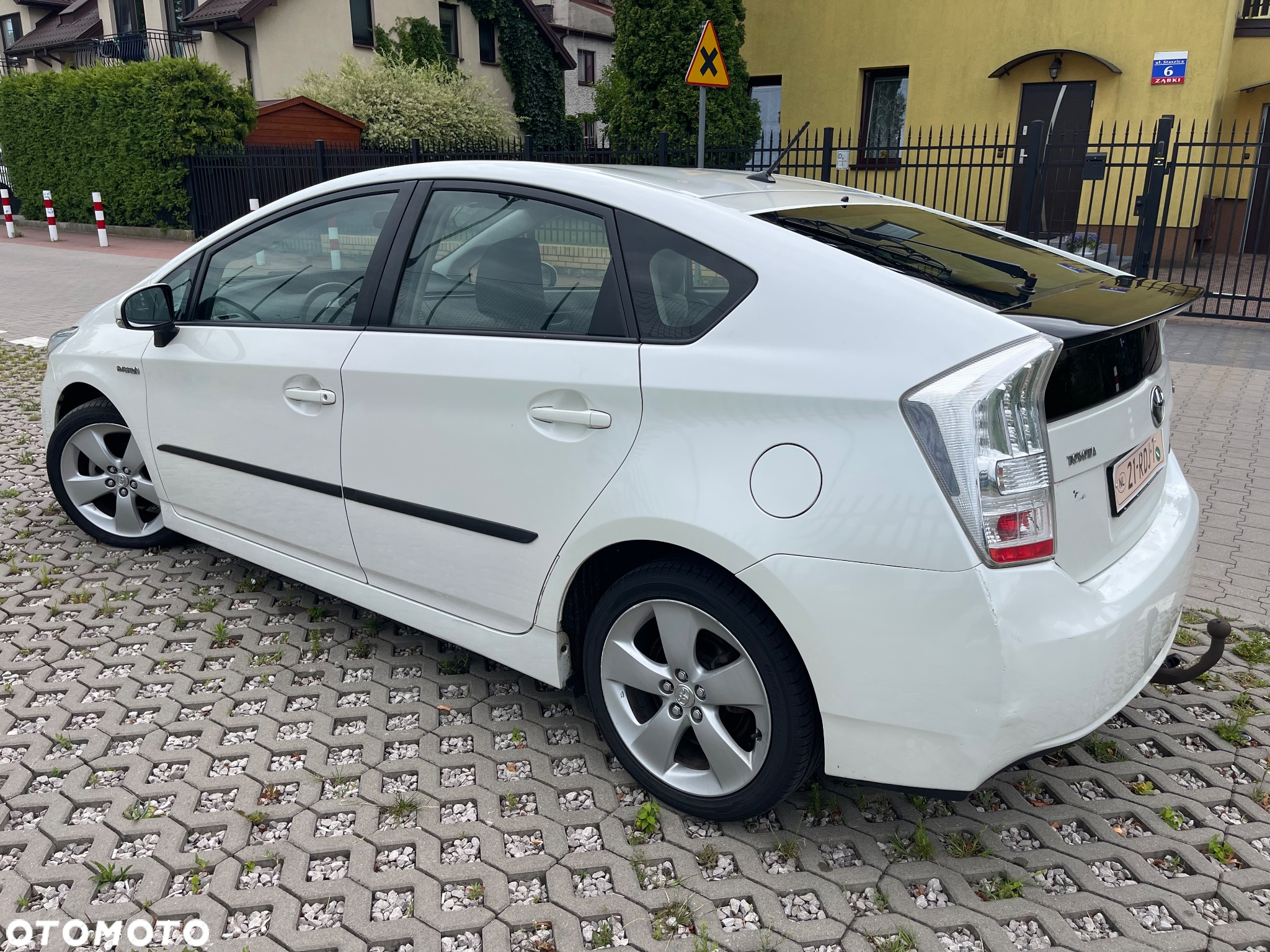 Toyota Prius 1.8 HSD Prestige - 4
