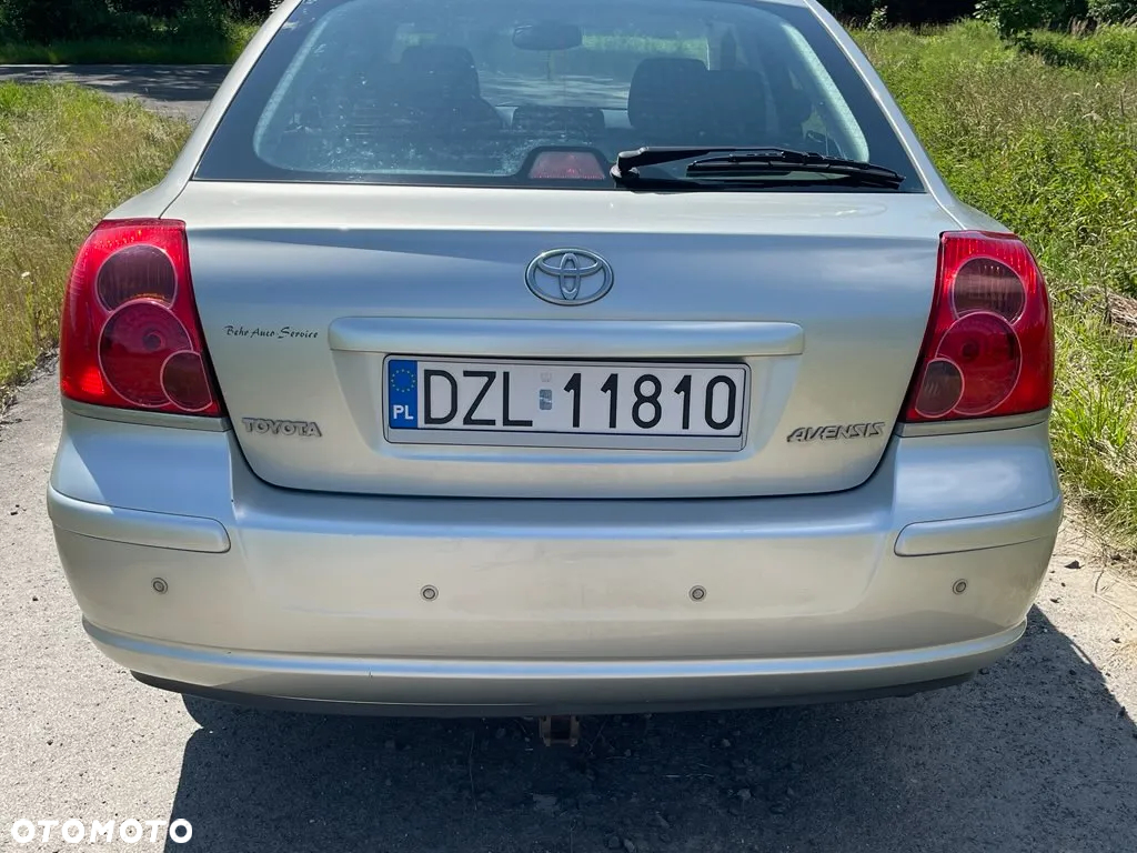 Toyota Avensis - 2