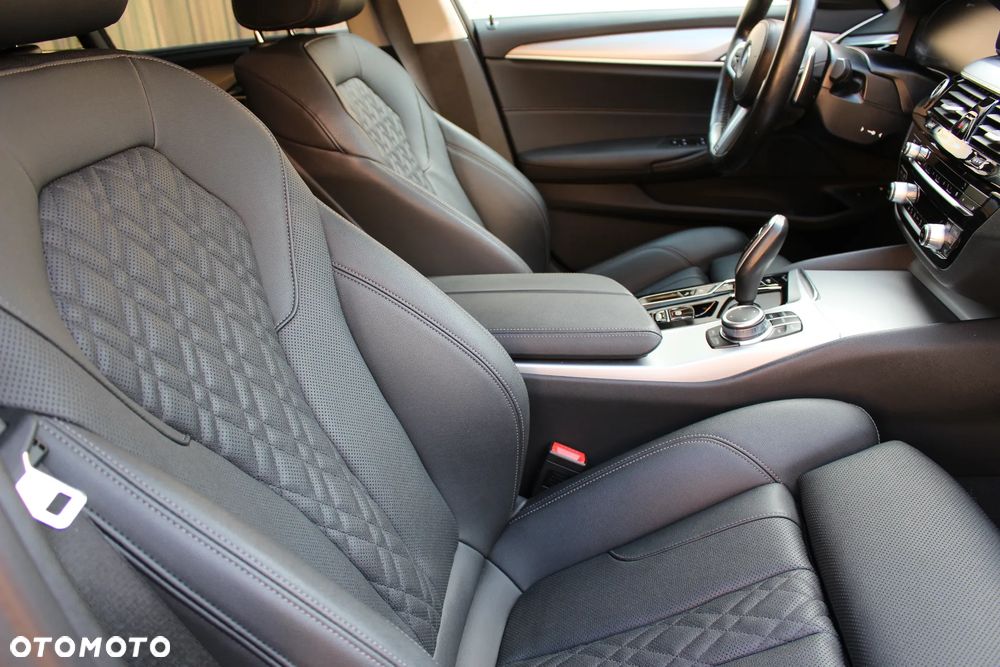 BMW Seria 5 530e Luxury Line sport - 20