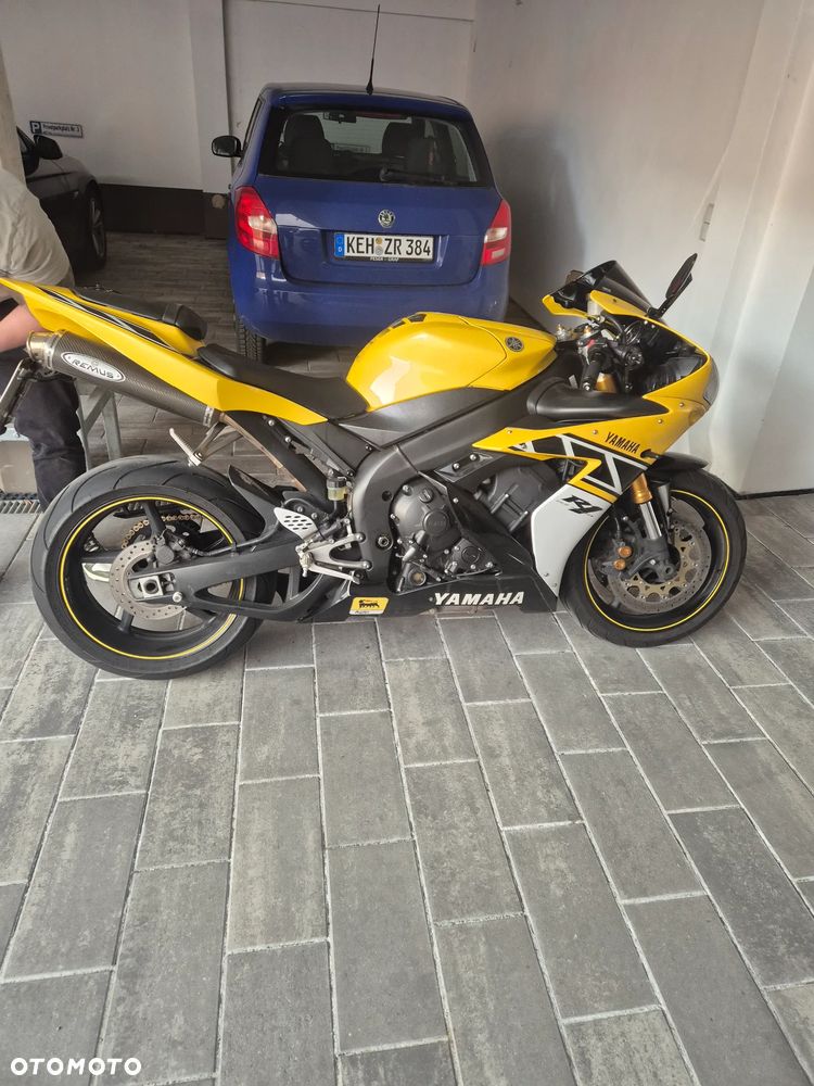 Yamaha R1 - 36