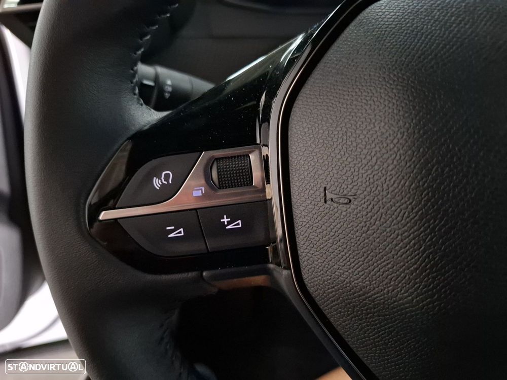 Peugeot 2008 1.2 PureTech Allure - 15