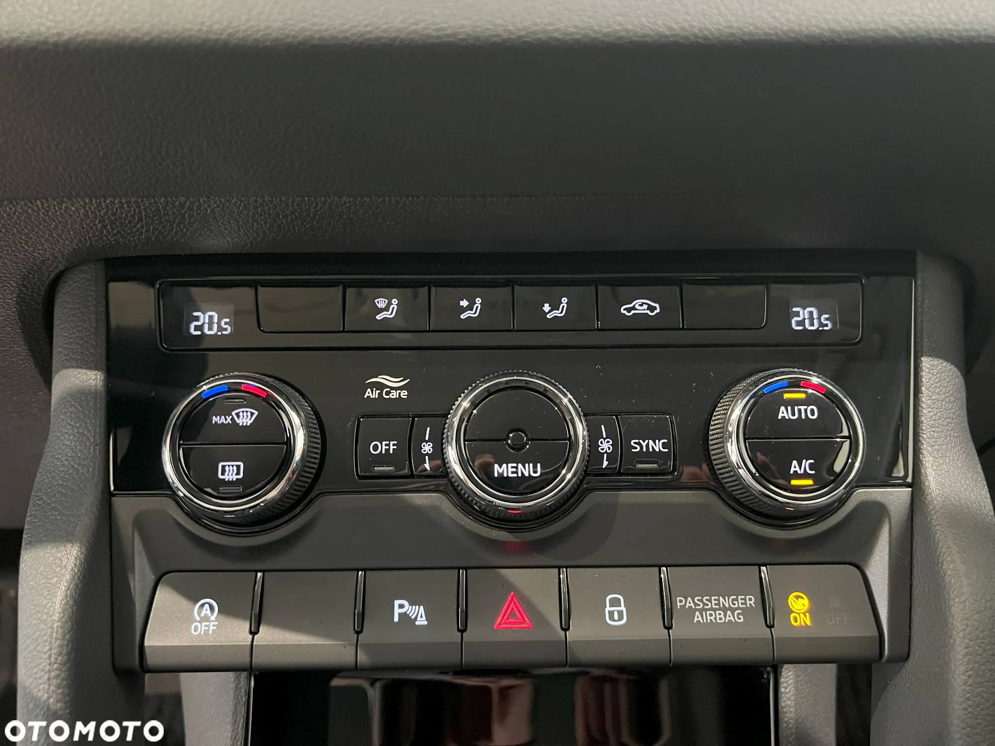 Skoda Karoq 1.5 TSI ACT Selection DSG - 25