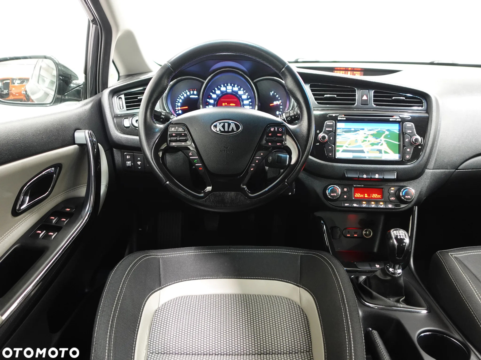 Kia Ceed 1.6 GDI ISG SW Spirit - 32