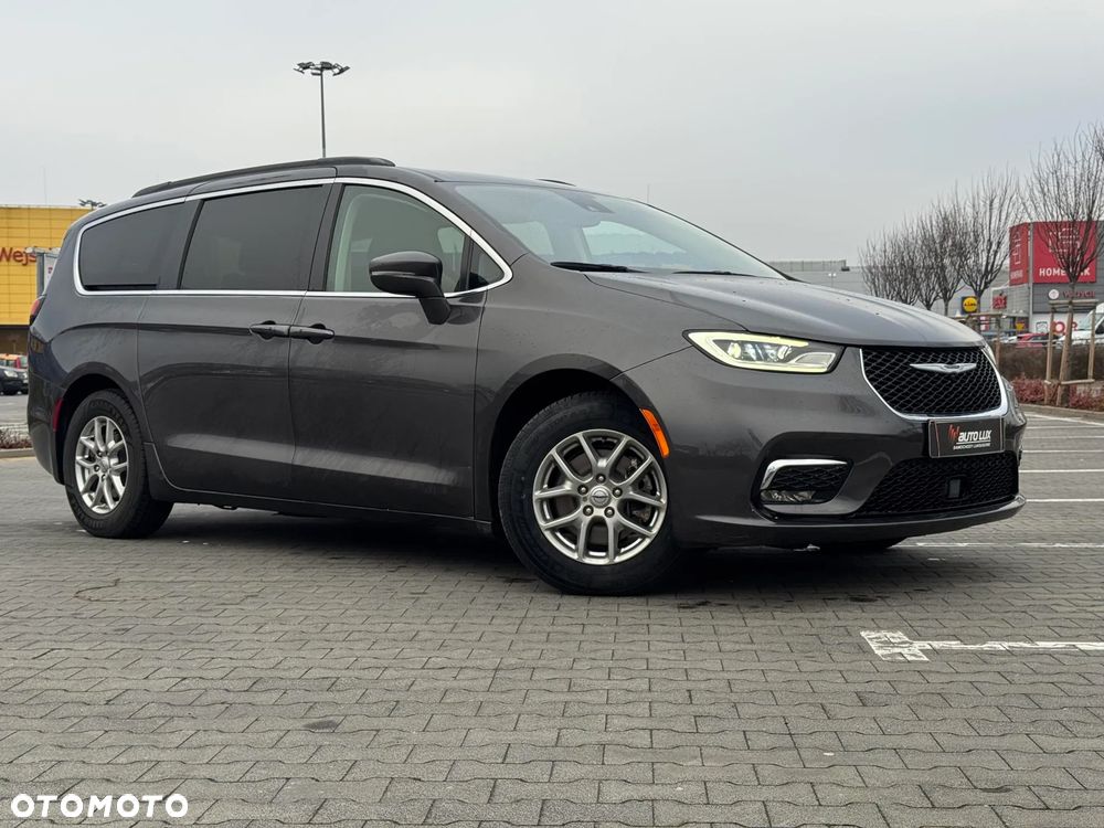 Chrysler Pacifica - 1