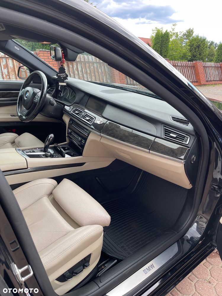 BMW Seria 7 740d xDrive - 9