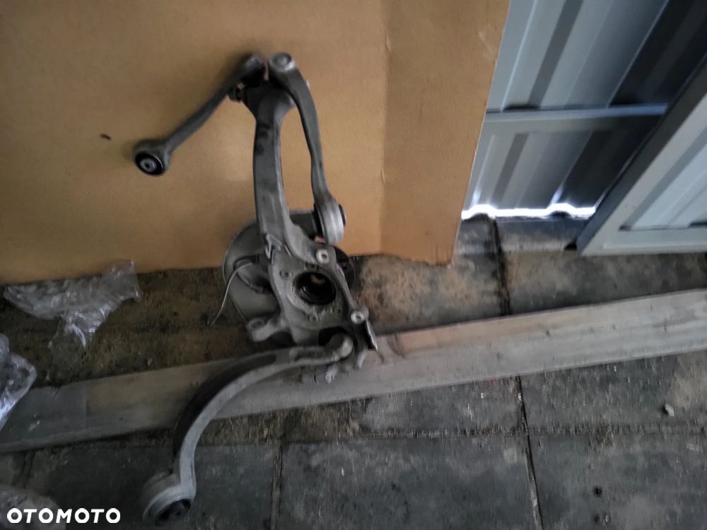 Zwrotnica prawa prawy przód AUDI A6 C7 A4 B8 A5 LIFT   4G0407242C - 2