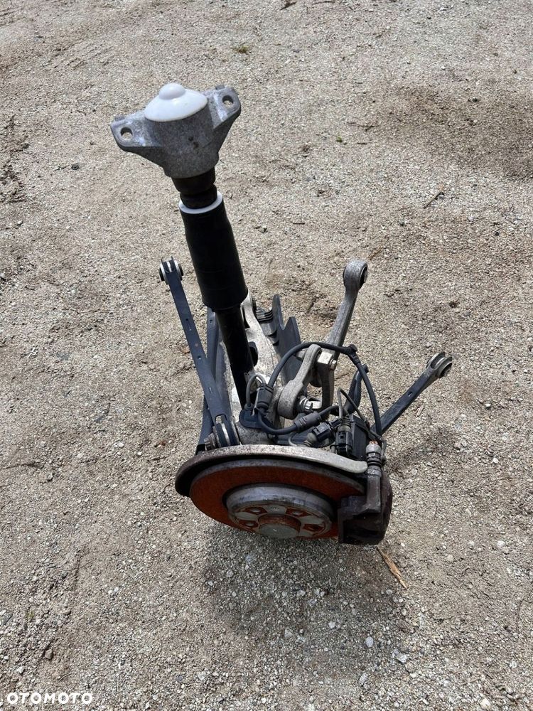 AUDI A4 B9 A5 8W ZWROTNICA PIASTA WEHACZE PRAWY TYŁ ORGINAŁ 8W0505432P - 1