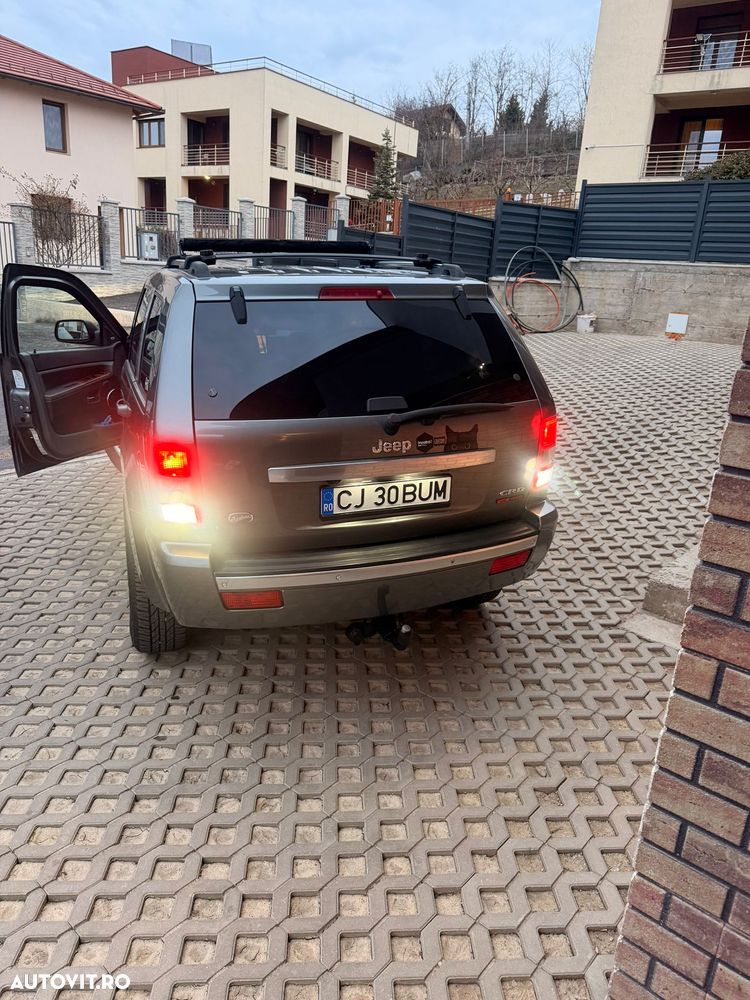 Jeep Grand Cherokee - 24